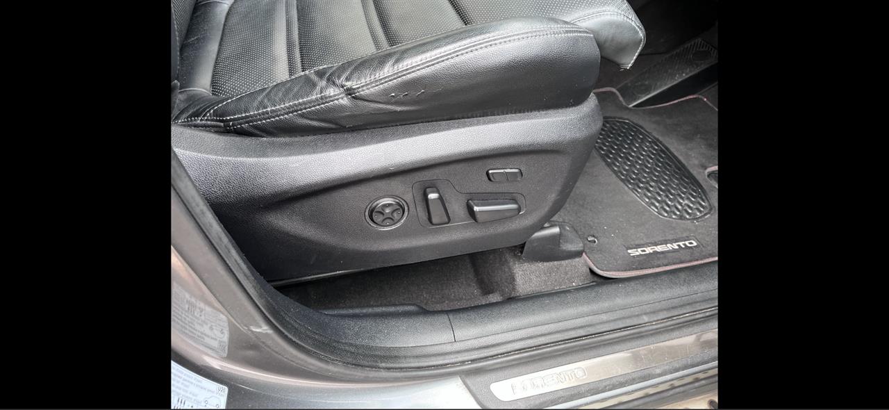 2015 Kia Sorento PREMIUM 2.2D/4WD/6AT 7str Alloys Bluetooth Heated Leather Image 13